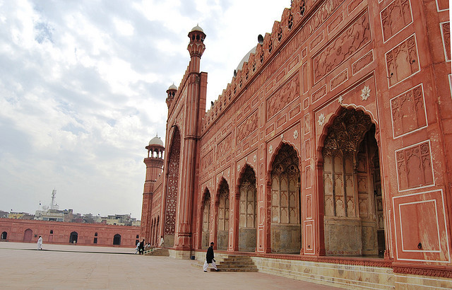 by zishsheikh on Flickr.A side view of the main hall of the Badsahi Mosque in Lahore, Pakistan.