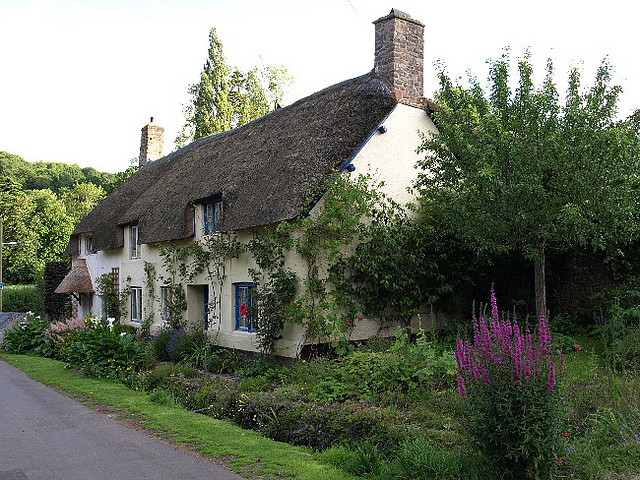 Lovely cottage in Dunster, Somerset, England .]]>” id=”IMAGE-m71oqoaCpm1r6b8aao1_1280″ /></noscript><img class=