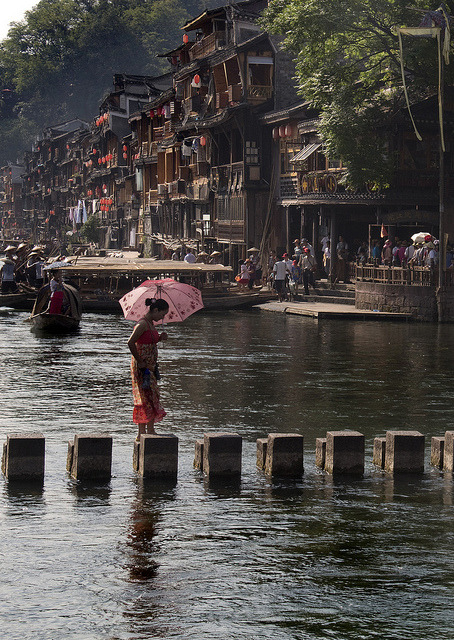 Crossing the river in Fenghuang / China