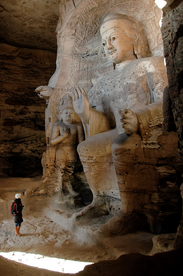 Contemplating the marvels of Yungang Caves / China
